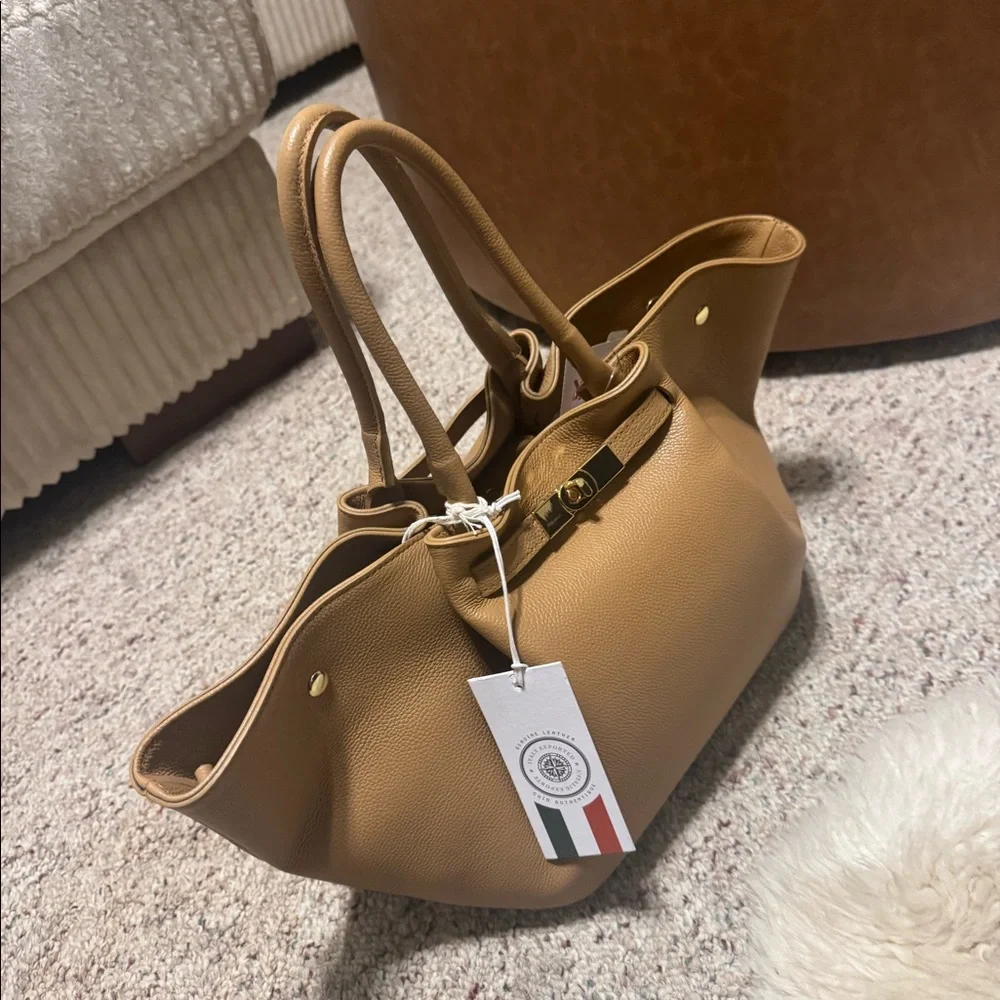 Viola Castellani. Tan leather tote bag with gold hardware. Adjustable strap.